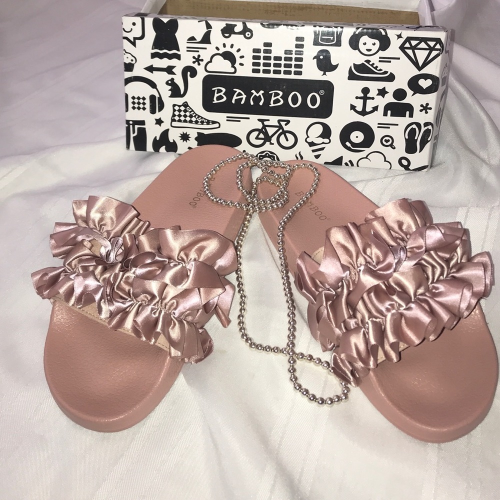 NWT BAMBOO Cozy-21M Slides